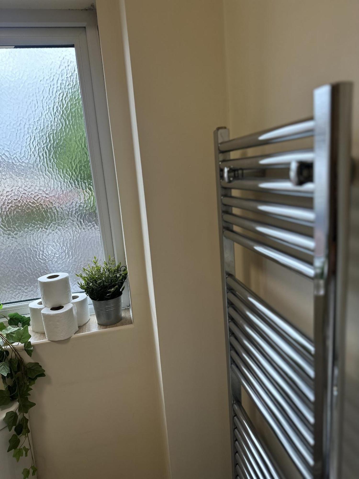 2 Bdr City Centre Apartment With Parking Cardiff Exterior photo